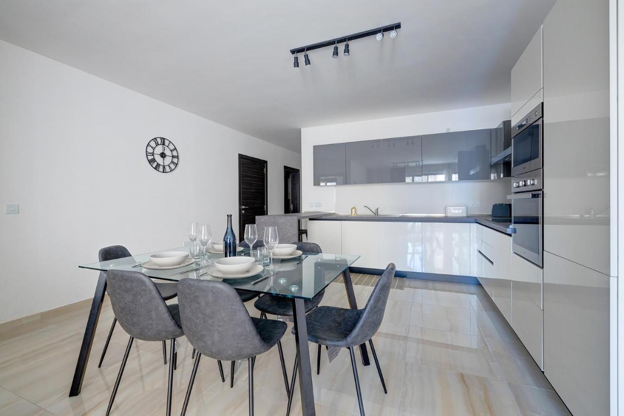 Chic 2Br Apartment, Ideal Location Ta Xbiex Luaran gambar
